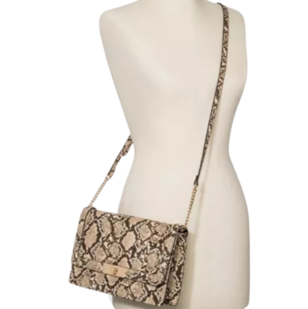 Quilted Flap Lock Crossbody Bag - Picture 4 of 4